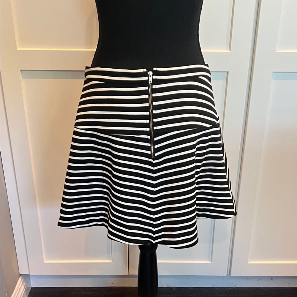 Candie's Black and White Striped Mini Skirt 7 - Picture 4 of 6